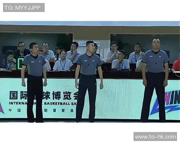 裁判在比赛中全力保护姚明确保其安全与比赛公平性引发热议