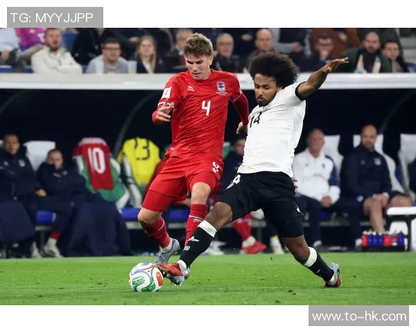 世界杯决赛：AC米兰逆转尤文图斯帽子戏法点燃全场激情解析